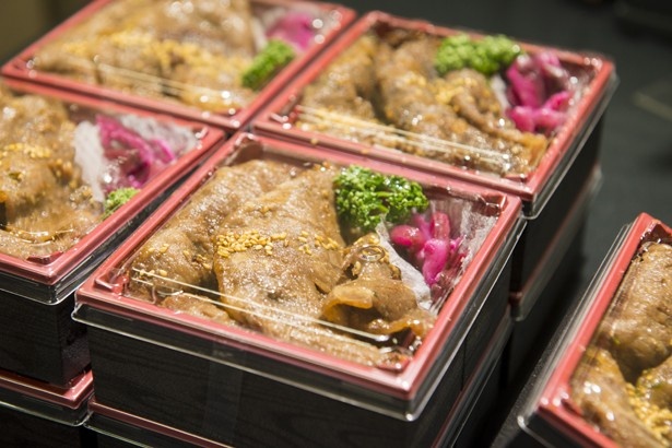 秘伝のタレを絡ませた「焼肉 大貫」の「特選焼肉弁当」(1折、2700円、5月2日～4日(祝)限定)