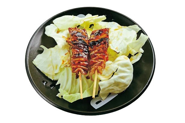 たっぷりの酢キャベツと一緒に提供される博多流のしろ。1本151円から/バッテンよかとぉ天満店