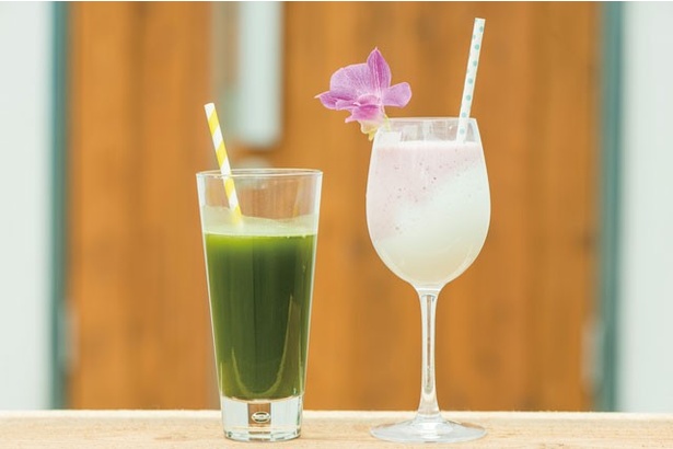 糸島の野菜や旬の果物を使ったフレッシュスムージーを堪能できるジュースハウス「BlueRoof」が登場