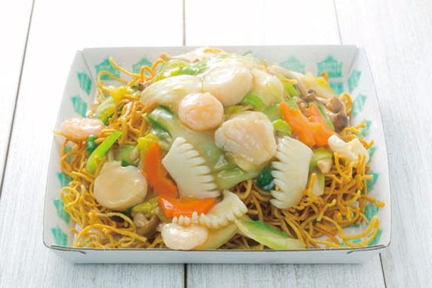 CRAFT CIRCUSの新メニュー「カリカリ海鮮あんかけそば」(税抜1200円)。野菜や海鮮がたっぷり！仲間とシェアして食べよう