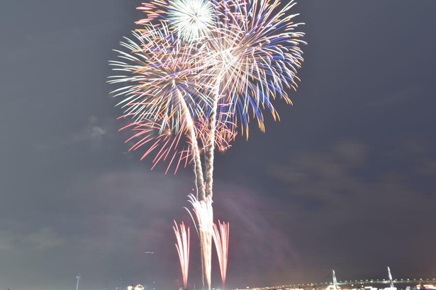 横浜開港祭／横浜市18区でシークレット花火が1分間同時に打ち上げられた