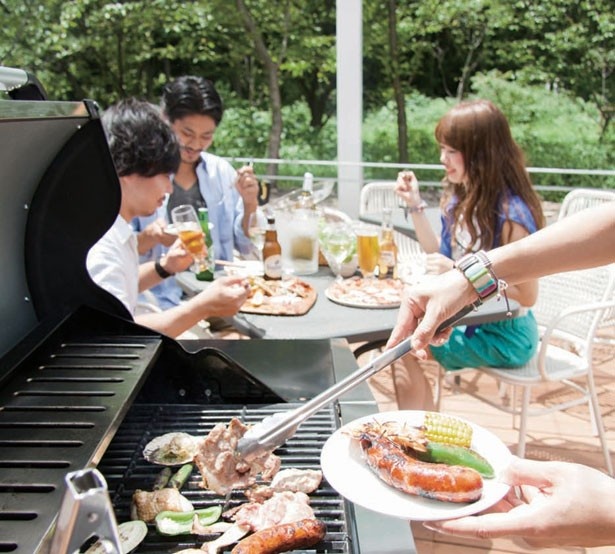  IN THE GREENでは植物園の緑に囲まれてBBQを満喫できる