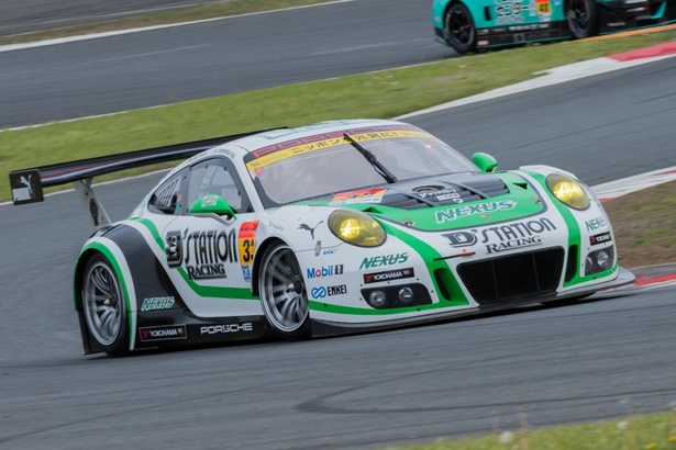 午前中のフリー走行では速さをみせたDステーションのポルシェ911