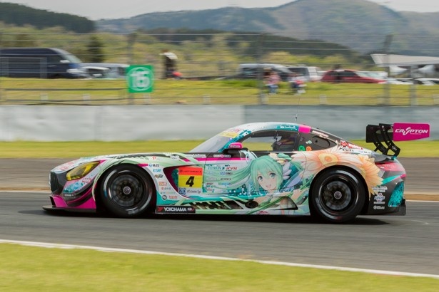 レクサスコーナーに侵入する初音ミクAMG