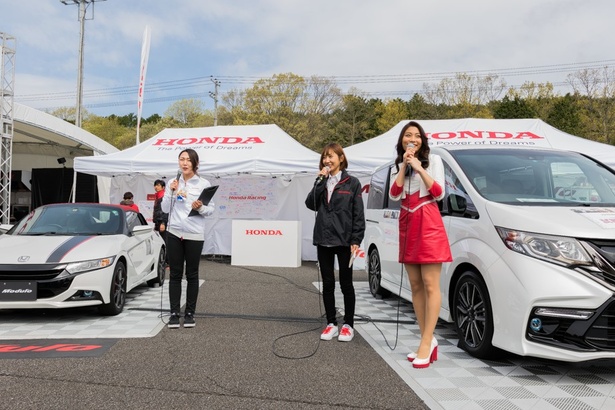 モデューロブースで行われたトークイベントの様子