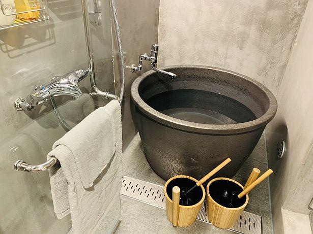 【写真】水風呂のオリジナルの陶器は信楽焼