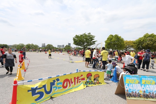 幼児向けのスポーツとして全国的に注目されている「ランニングバイク」の体験会が初めて開催された