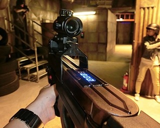 赤外線銃でスパイ体験！サバイバルゲームを楽しもう