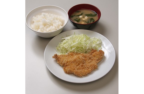 「官庁食堂『集(つどい)』」では、「チキンカツ定食」も380円！