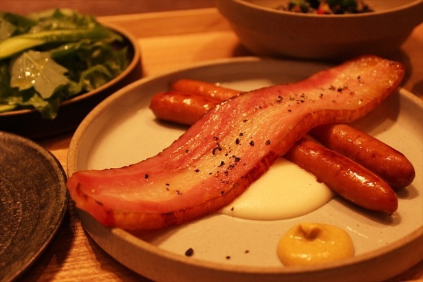 ブランチは日本古来の献立を標榜した「一汁三菜」
