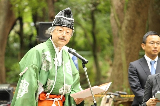 京都蹴鞠保存会の代表者が蹴鞠の作法を解説