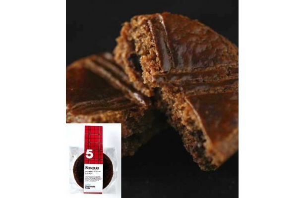 5．バスク／粉ガナッシュをそのまま入れて焼き上げたケーキ