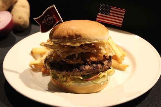 【写真を見る】アメリカメンフィスの酸味の効いたバーガー