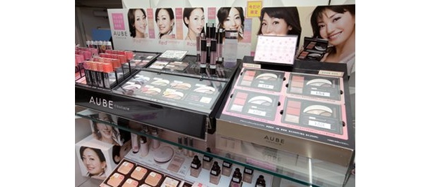 化粧品を数種類試せるメイクアップラウンジ（JR横浜駅「リフレスタ」）