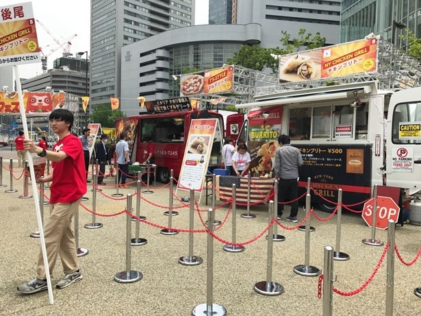 T’s-STYLEの「マルゲリータ」(写真左)はナポリの小麦粉を使用して作るなどこだわりの一品