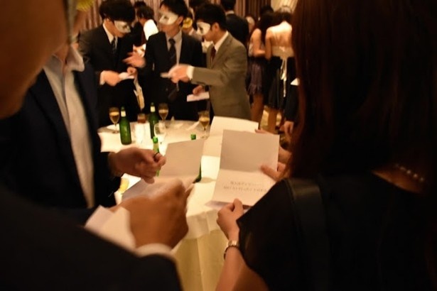 入り口で手渡される“怪人からの手紙”には、会場にまぎれた怪人を見つけ出すヒントが書かれている