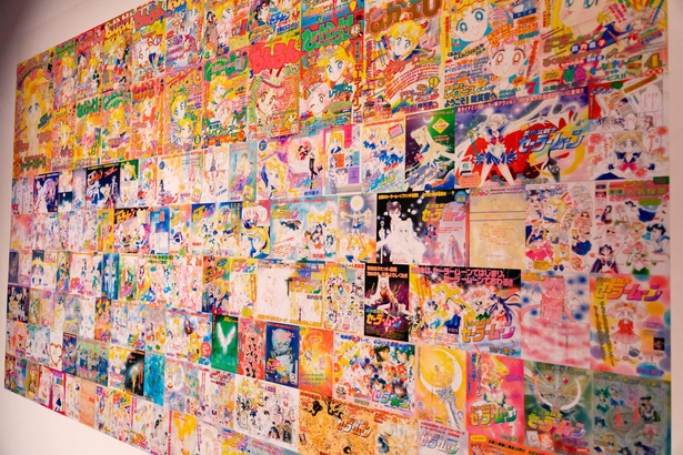 1992年〜1997年の月刊『なかよし』の表紙や扉絵を集めた壁面も。表紙とカラー原画を見比べるのもおもしろい