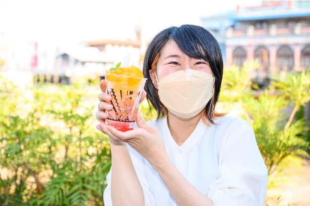 編集担当のお気に入りは、ナミのオレンジフラッペ。「ナミならではのミカンが夏らしい！」