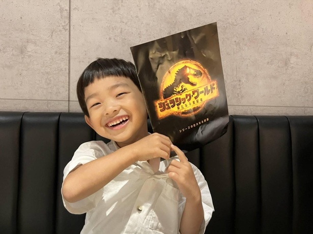 ↑映画を見終えた息子もこの笑顔！「夏休みはパパと恐竜を見つけに行く！」と意気込んでいました