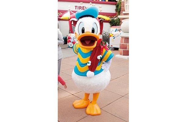 スノーマンのマスコットつきのマフラーがキュートなドナルド/東京ディズニーランド