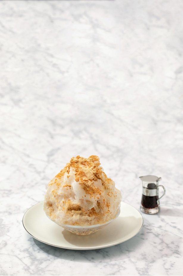 【写真】日光の天然氷「四代目徳次郎」を使用した贅沢なひと皿！「黒蜜きなこのかき氷」(イートイン1760円)