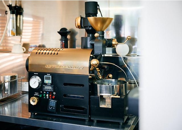 最初に購入した焙煎機COFFEE DISCOVERY。現在はフジローヤルの半熱風式3キロをメインに使用