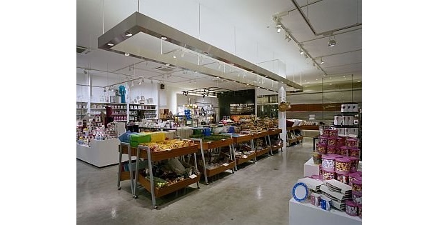 関東ではアウトレット初出店となるインテリアショップ「ジョージズ ファクトリーアウトレット」