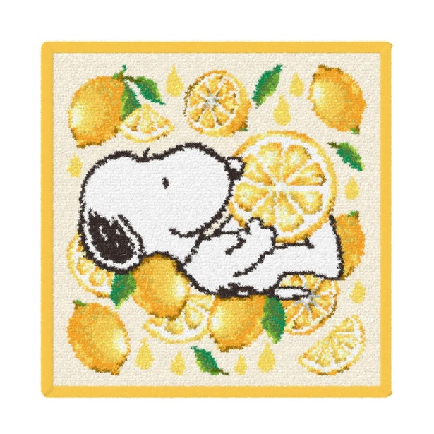 スヌーピーがレモンをお腹に抱きかかえている姿がキュートな「ハンカチ シトロン」