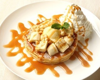 たっぷりバナナと濃厚キャラメルソースの限定パンケーキ！