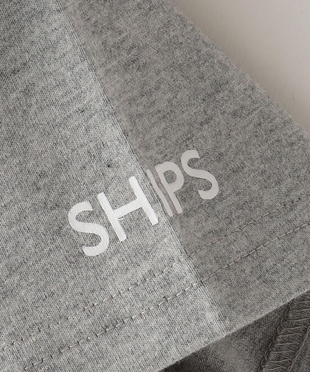 袖には「SHIPS」のロゴ入り