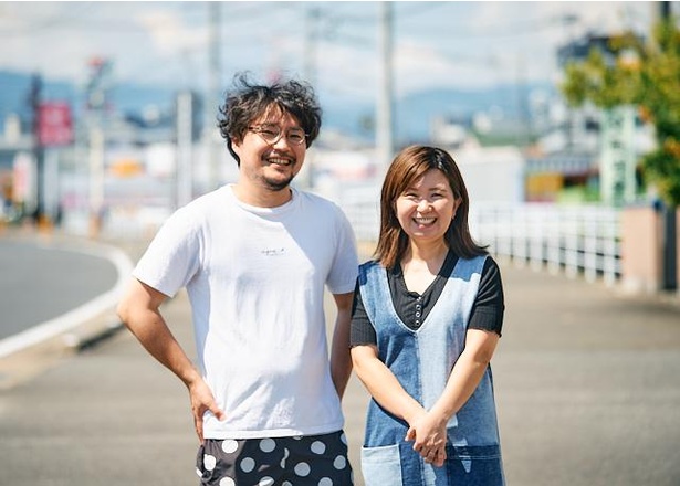 店主の古川幸平さん(左)、美香さん(左)夫妻