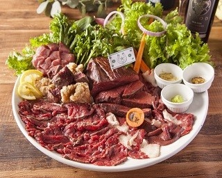 馬肉“2ポンド”が2900円！「肉の日」に圧倒的馬力を味わおう