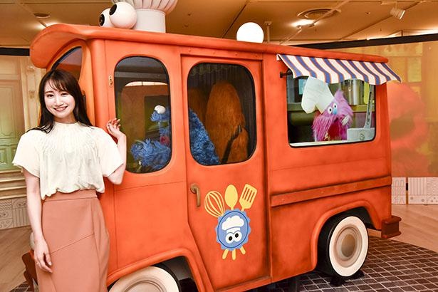 横から見たクッキーモンスターのキッチンカー