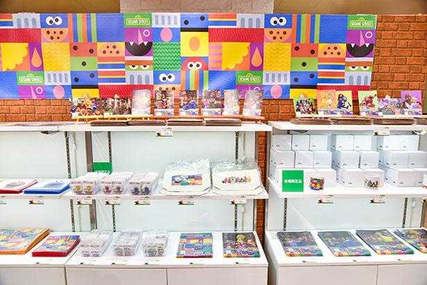 展覧会公式グッズのコーナー