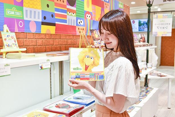展覧会公式グッズ「ミニタオル(全6種)」