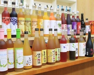 広大な酒蔵で45種の梅酒が1杯100円！日本一の3銘柄や11年熟成のレア物も