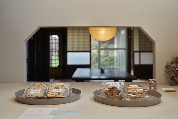 真下さんがイベントなどで知り合った、京都・伏見のHORNO、滋賀県大津市のSashaの焼き菓子も販売