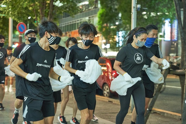 【写真】渋谷の街を走りながらゴミを拾う"プロギング"活動「SHIBUYA 530 CHALLENGE」