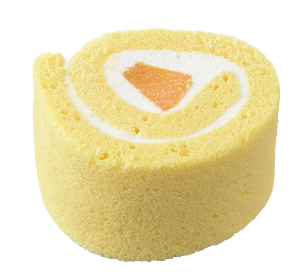 【写真を見る】黄桃＆クリームを巻いたやさしい味わいのロールケーキ