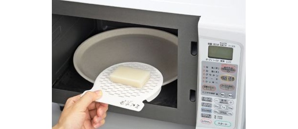 モチを乗せてレンジでチンするだけ！