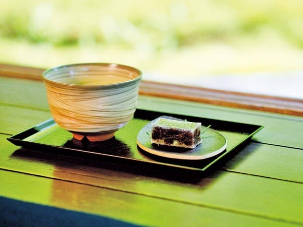 お菓子付きのお抹茶は1000円/瑠璃光院