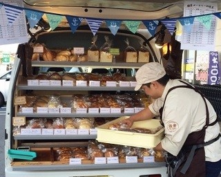行列ができる“感動の100円パン”、「鎌倉ベーカリー」の移動販売に4カ所追加