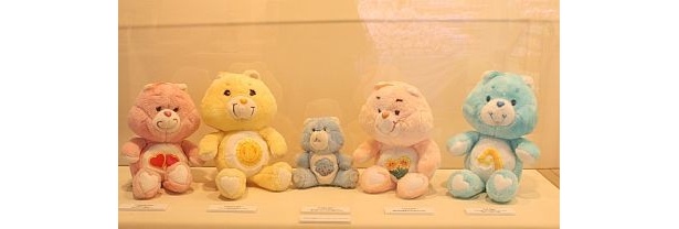 初代のケアベアなど貴重な資料を展示
