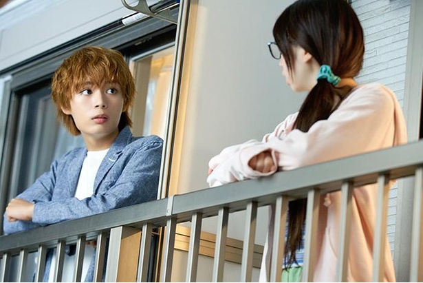 「彼女、お借りします」第8話では、桜田ひより“千鶴”が大西流星“和也”にある女性を紹介する / (C)ABCテレビ