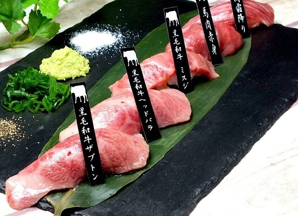 【写真を見る】「本店名物！黒毛和牛肉寿司盛り合わせ」(税別1250円)
