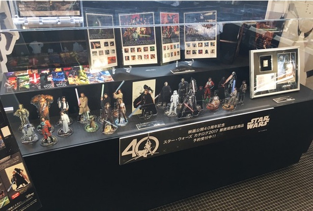 プラチナ製の切手プレートも スター ウォーズ 郵便局限定グッズを展示 ウォーカープラス