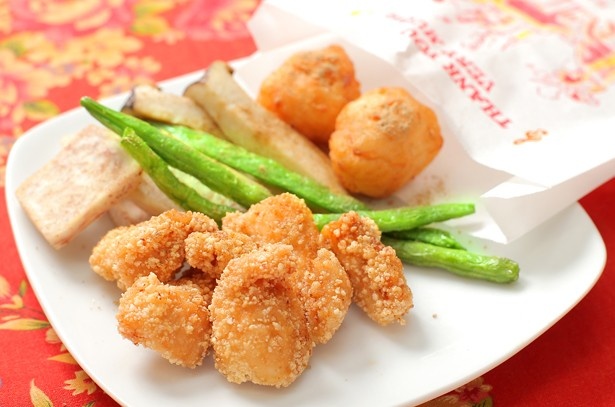 スパイスが効いた鶏肉の素揚げ,鹽酥鶏(ユェンスーチー)