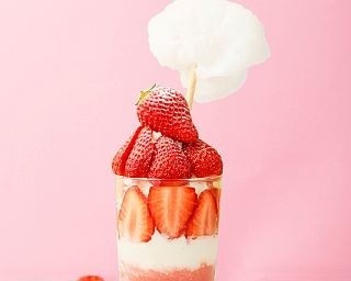 フルーツぎっしりのドリンクパフェ！イチゴやマスカット味登場