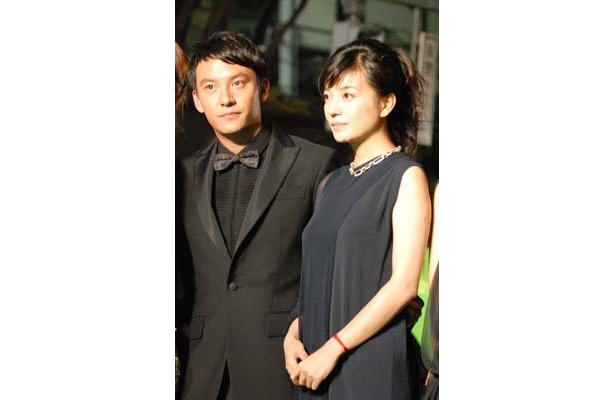 アジアを股にかけて活躍するチャン・チェン（左）とビッキー・チャオ。チャン・チェンのプリーツのシャツに注目