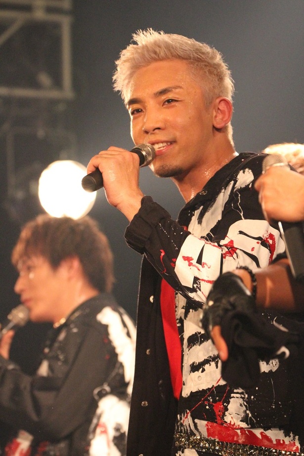 【写真を見る】メンバーのソロアップ写真＆泣き顔フォトも